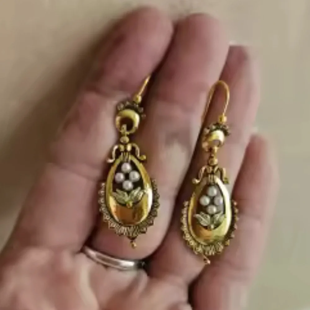 Vintage Gold Pearls & Leaf Earrings - Picture 3 of 6